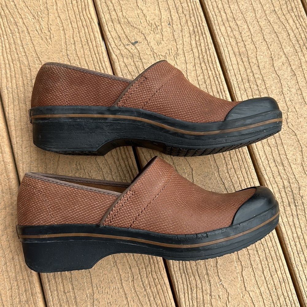Dansko Women’s clogs size 10.5 (41).